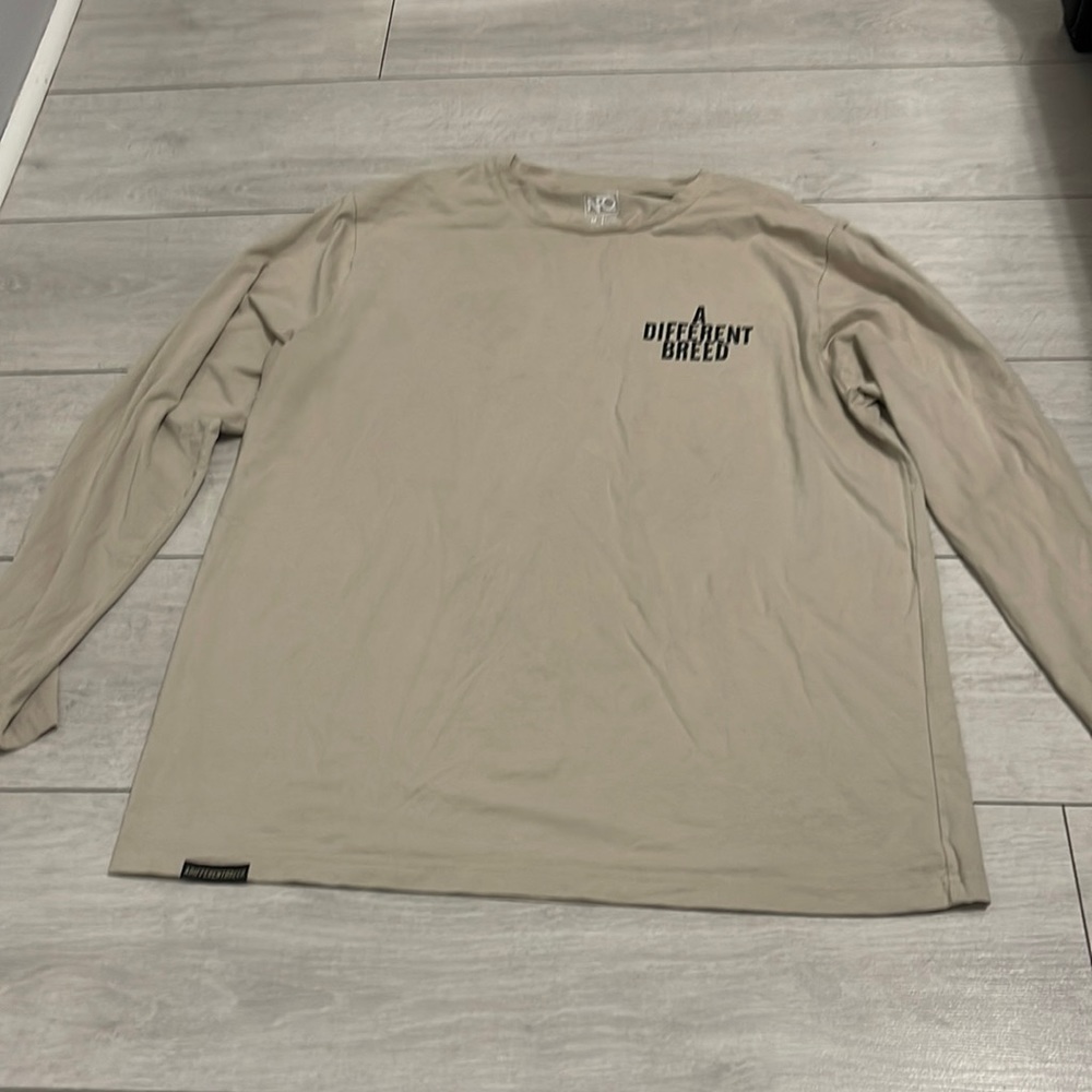 ⭐️Long sleeve activewear shirt in size medium⭐️